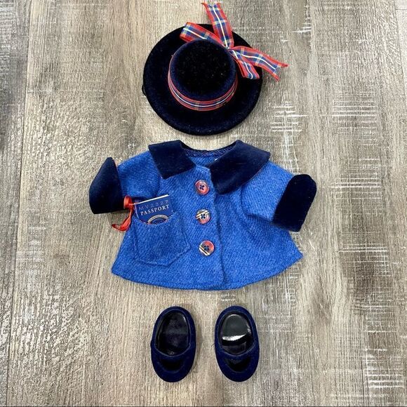 Muffy VanderBear Travel Trunk with 5 outfits and dog Lulu - Picture 6 of 9